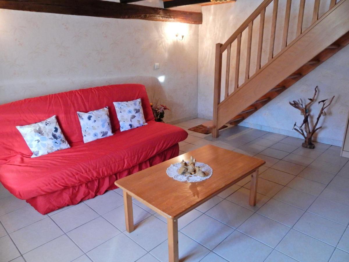 Spacious Holiday Home Near The Forest Esmoulieres Zimmer foto