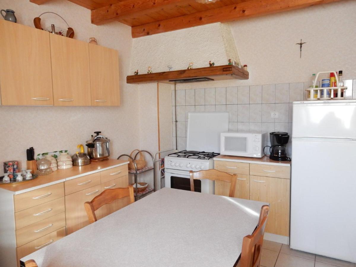 Spacious Holiday Home Near The Forest Esmoulieres Zimmer foto